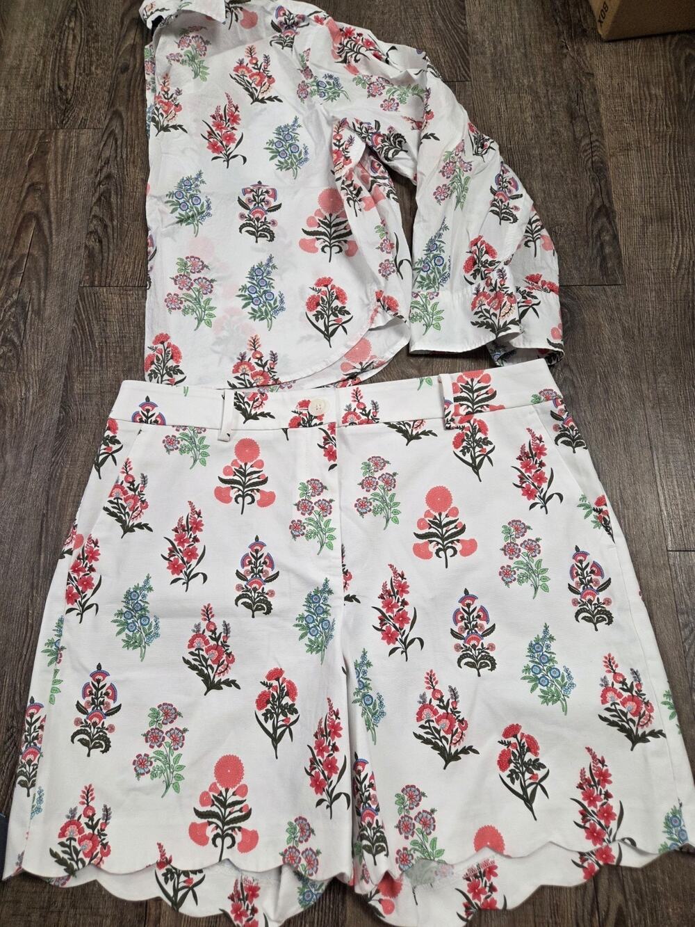 Talbots Scallop Hem Shorts Semi-Sheer Button Blouse Set - Floral Radiance M/L